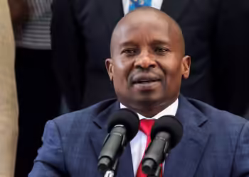 محكمة كينية تمنع تعيين نائب الرئيس بعد ساعات من اختيار وليام روتو لحليفه