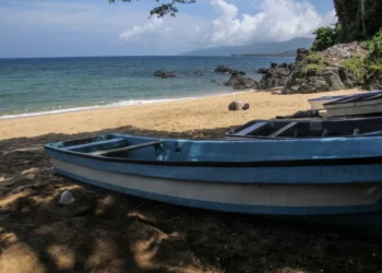 غرق قارب قبالة جزر القمر ومقتل 25 شخصًا من جنسيات مختلفة