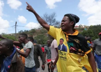 موزمبيق تحظر الاحتجاجات بعد أسابيع من أعمال العنف التي أعقبت الانتخابات