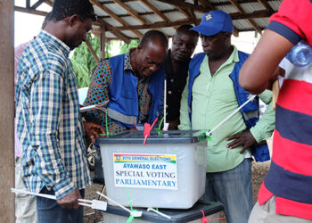 غانا تستعد للانتخابات العامة السبت المقبل مع تراجع الدعم للحزب الحاكم