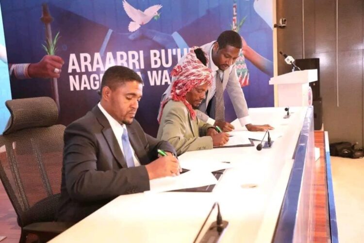 حكومة إقليم أوروميا توقع اتفاقية السلام مع قائد منشق عن جيش تحرير أورومو