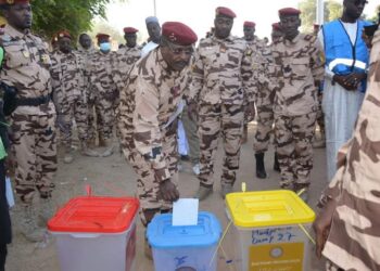 العسكريون يصوتون مبكرًا في انتخابات تشريعية وبلدية بتشاد