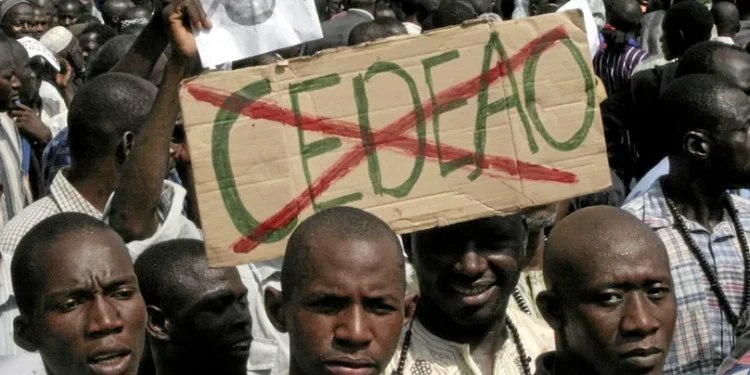 نحو طلاق بائن بين إيكواس وتحالف دول الساحل