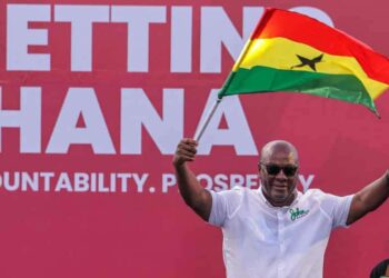 إعلان فوز رئيس غانا السابق جون دراماني ماهاما رسميًا في الانتخابات الرئاسية