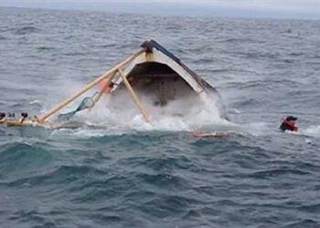 مقتل 25 شخصًا وفقد العشرات بعد انقلاب قارب في وسط الكونغو الديمقراطية