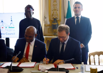 نيجيريا وفرنسا توقعان اتفاقيات للبنية الأساسية والتمويل