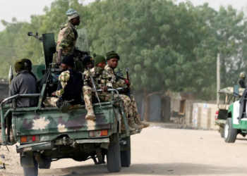 الجيش النيجيري يقر بأن غارة جوية على مجموعة “لاكوراوا” قتلت 10 مدنيين