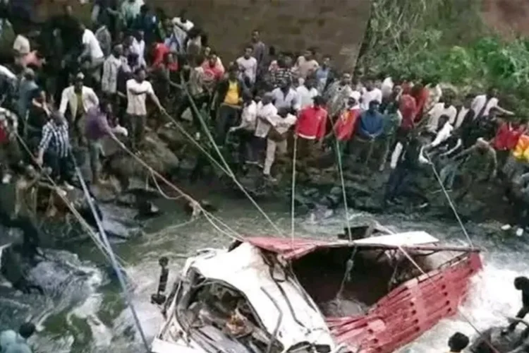 مصرع 71 شخصًا إثر سقوط حافلة بنهر في جنوب إثيوبيا
