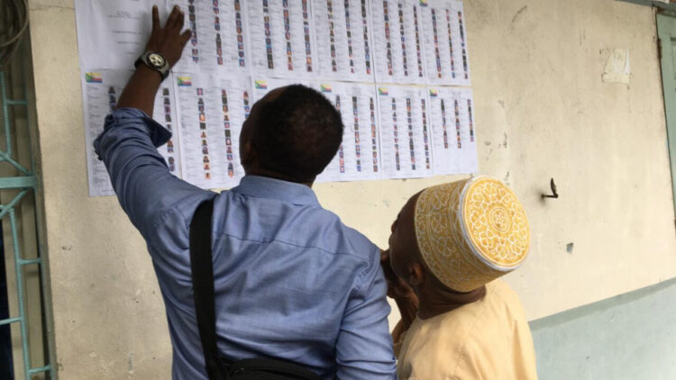 الناخبون يصوتون في اقتراع تشريعي تقاطعه المعارضة الرئيسية في جزر القمر