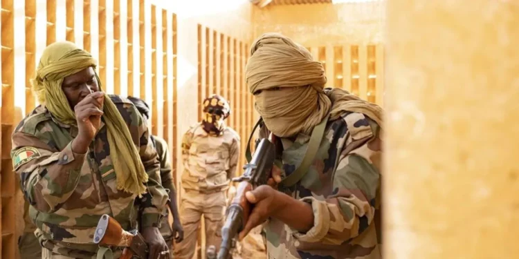 تنظيم القاعدة يهاجم مدينة مالية على حدود موريتانيا