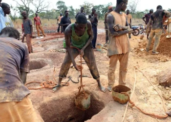 مالي تعلن الحرب على التنقيب غير القانوني عن الذهب