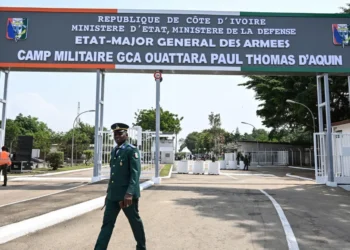 فرنسا تسلم قاعدتها العسكرية قرب أبيدجان لساحل العاج