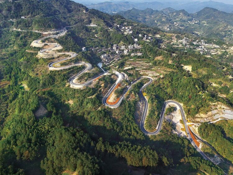 عين على إفريقيا (2-3 مارس 2025م): نمو إفريقيا: تفاؤل وتحديات