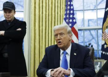 كيف يتدخَّل “ترامب” وشركاؤه في النقاش حول حقوق الأراضي في جنوب إفريقيا؟