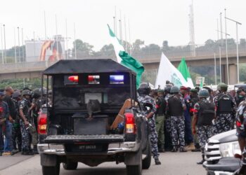 حركة مدنية تنظم احتجاجاتها على مستوى عموم نيجيريا رغم تحذيرات الشرطة