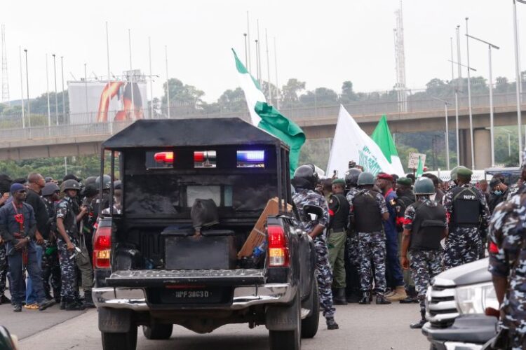 حركة مدنية تنظم احتجاجاتها على مستوى عموم نيجيريا رغم تحذيرات الشرطة