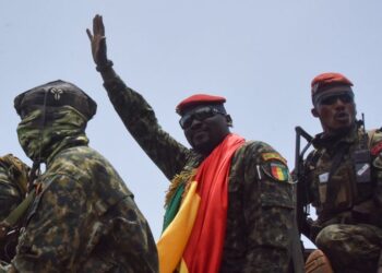 سجن محافظ بنك غينيا المركزي السابق 5 سنوات لإدانته بالفساد