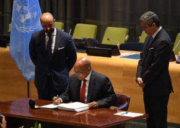 جنوب إفريقيا والقنبلة النووية: دوافع بريتوريا لحيازة الأسلحة النوويَّة وأسباب التخلّي عنها