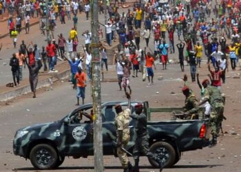 السلطات العسكرية في غينيا تعتقل أمين عام حزب الرئيس السابق ألفا كوندي