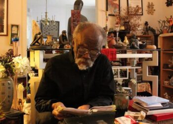 فالنتين موديمبي: الفيلسوف الإفريقي الذي تحدَّى وجهة النظر الغربية حول إفريقيا