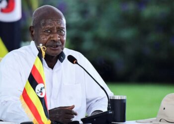 البرلمان الأوغندي يقر قانونًا يسمح للمحاكم العسكرية بمحاكمة المدنيين