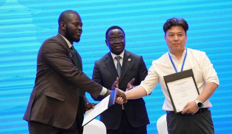 السنغال والصين توقعان عدة اتفاقيات ومذكرات خلال منتدى اقتصادي بينهما