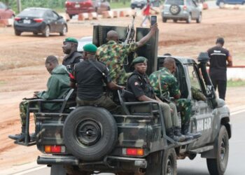 توقيف عشرات العسكريين في نيجيريا هرّبوا أسلحة للجماعات المسلحة