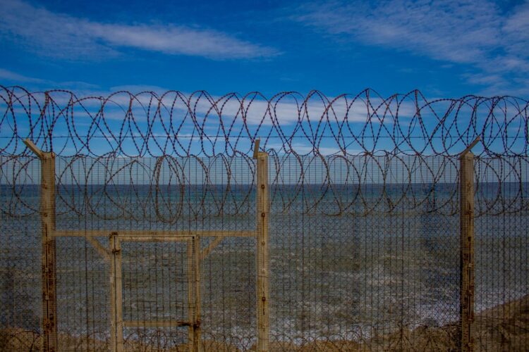 عنصرية قواعد التأشيرات الأوروبية وتعقيدات هجرة العمالة الإفريقية