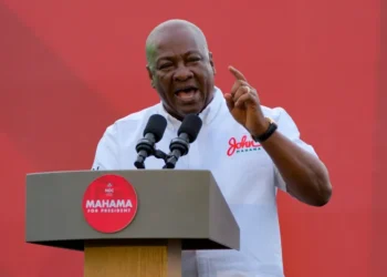 تحقيق غاني بحق 12 مسؤولاً سابقًا بتهم اختلاسات بملايين الدولارات