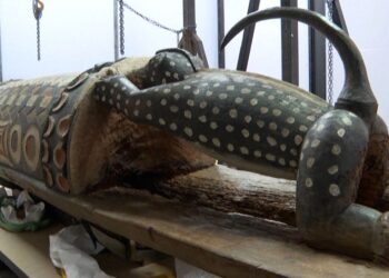 فرنسا توافق على إعادة طبل ملكي إيفواري نهب قبل 100 عام