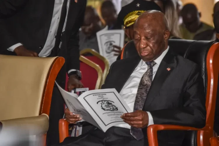 رئيس ليبيريا يعتذر لمواطنيه عن الحربين الأهليتين