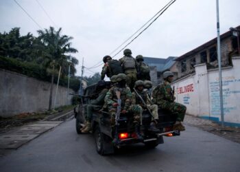 جيش الكونغو والمتمردون يتبادلون الاتهامات بشأن الاشتباكات وتعزيز القوات