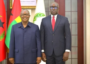 رئيس غينيا بيساو يقيل رئيس الوزراء قبيل الانتخابات الرئاسية