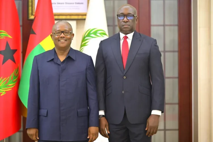 رئيس غينيا بيساو يقيل رئيس الوزراء قبيل الانتخابات الرئاسية