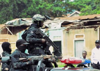 المعارضة الأوغندية تسعى لإلغاء قانون يُجيز محاكمة المدنيين عسكريًا