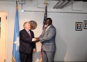 الولايات المتحدة وبعثة الإفريقي تبحثان سبل التعاون في العمليات الأمنية بالصومال