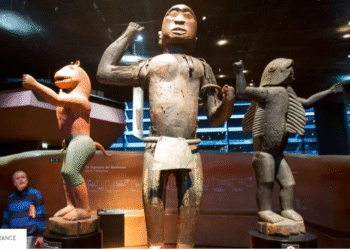 فرنسا ستُصدر قانونًا جديدًا يسمح بإعادة التراث الإفريقي دون موافقة برلمانية