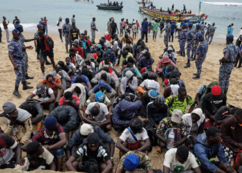 السنغال تعترض زورقًا يحمل 112 مهاجرًا كانوا يحاولون عبور المحيط الأطلسي