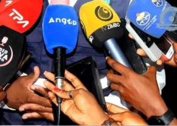 محكمة في أنغولا تعلّق الإضراب العام للصحفيين