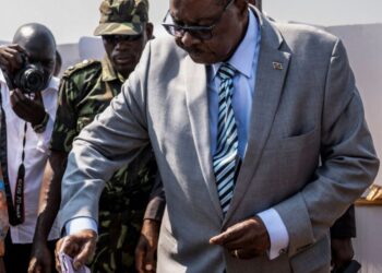 رئيس مالاوي ومنافسه يتنازعان الفوز بالرئاسة وسط توتر سياسي