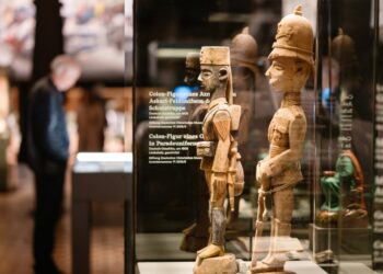 معرض الحجم الحقيقي لإفريقيا يُعيد اكتشاف إرث القارة ويتحدَّى التابوهات السائدة