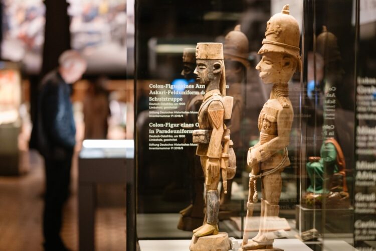 معرض الحجم الحقيقي لإفريقيا يُعيد اكتشاف إرث القارة ويتحدَّى التابوهات السائدة