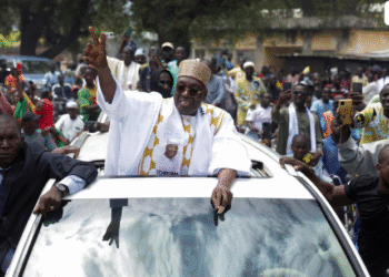 مرشح المعارضة الكاميرونية عيسى تشيروما يعلن فوزه في الانتخابات الرئاسية