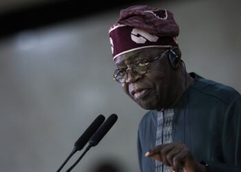 الرئيس النيجيري بولا تينوبو يُغيّر قادة القوات المسلحة