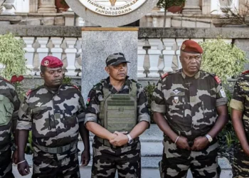 جيش مدغشقر يستولي على السلطة ويعلق عمل مؤسسات الدولة