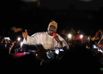 الكاميروني عيسى تشيروما يجذب حشدًا غفيرًا في دوالا قبل الانتخابات