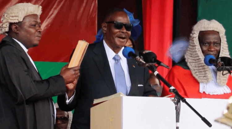 بيتر موثاريكا يؤدي اليمين الدستورية كرئيس لمالاوي