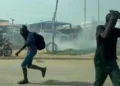 الشرطة النيجيرية تقمع بالغاز المسيل احتجاجًا على اعتقال زعيم انفصالي