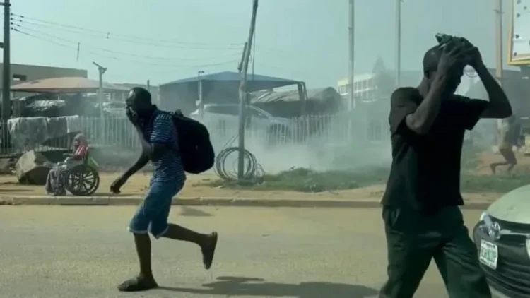 الشرطة النيجيرية تقمع بالغاز المسيل احتجاجًا على اعتقال زعيم انفصالي