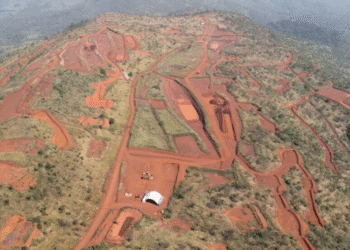 غينيا تُدشّن مشروع “سيماندو” العملاق للتعدين بعد انتظار 30 عامًا